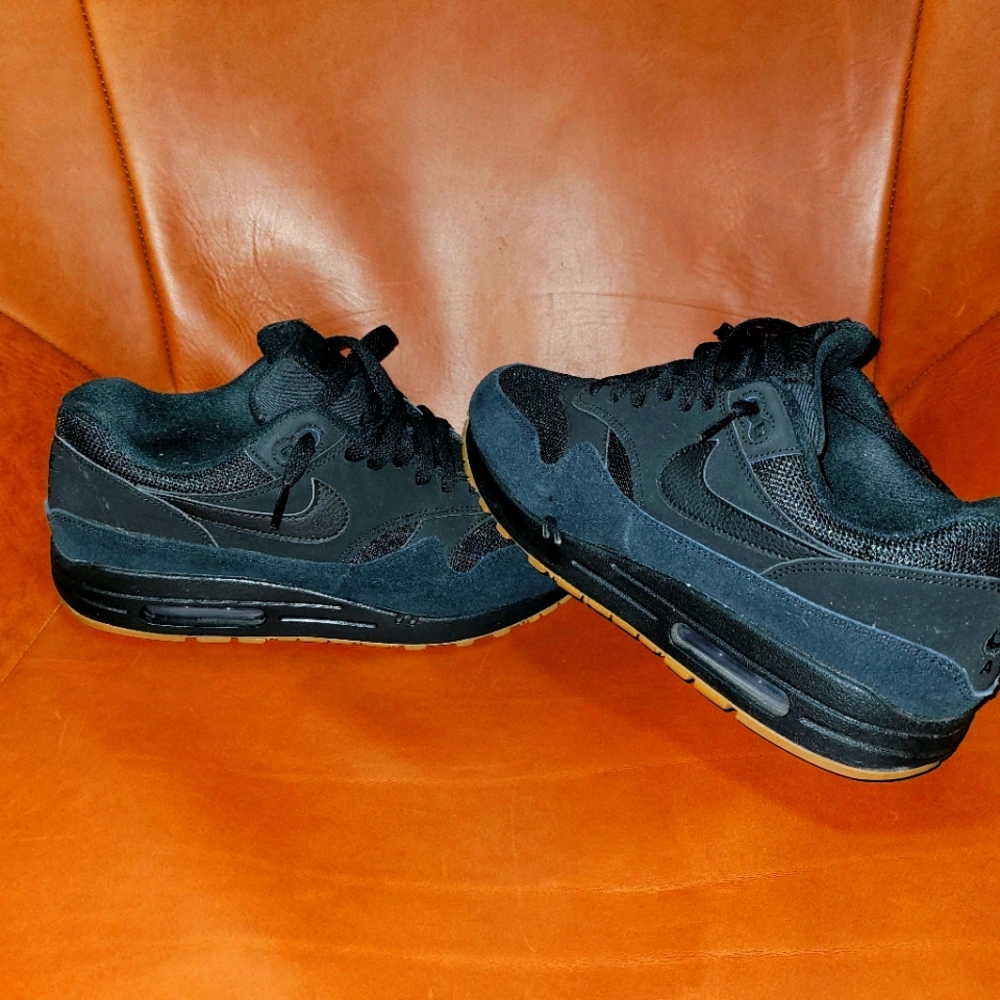 LIMITED EDITION AIR MAX RUNNING SNEAKERS